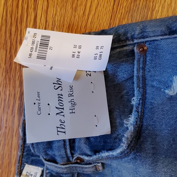 NWT A&F High Rise Mom Short - Picture 2 of 3